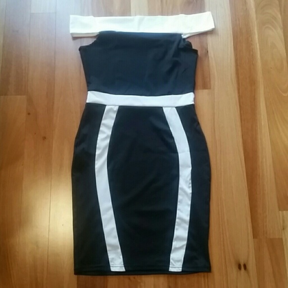 NWOT Off The Shoulder Sheath Dress - Picture 4 of 7